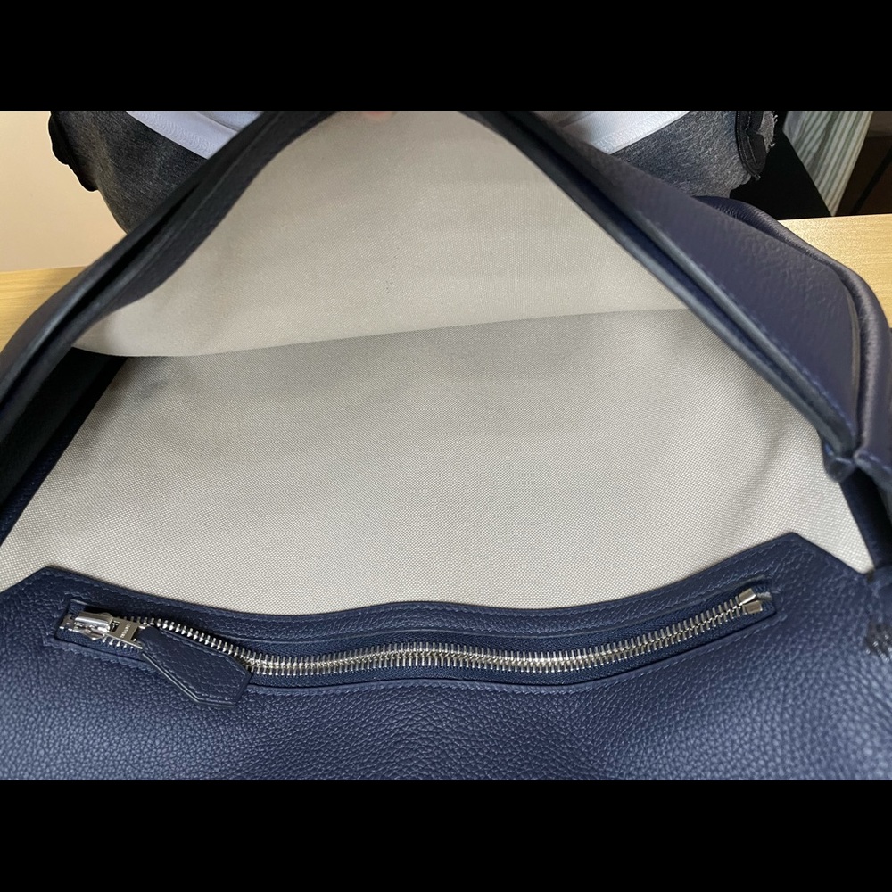 Hermes Steve Light Messenger Bag - Picture 3 of 5